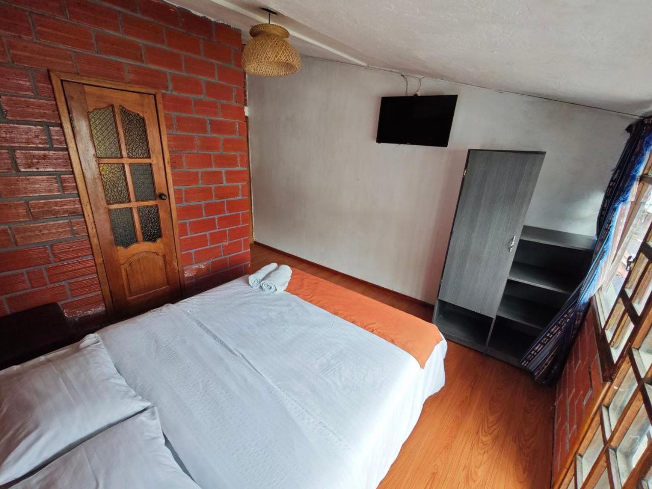 Garden House Hostal 바뇨스 외부 사진
