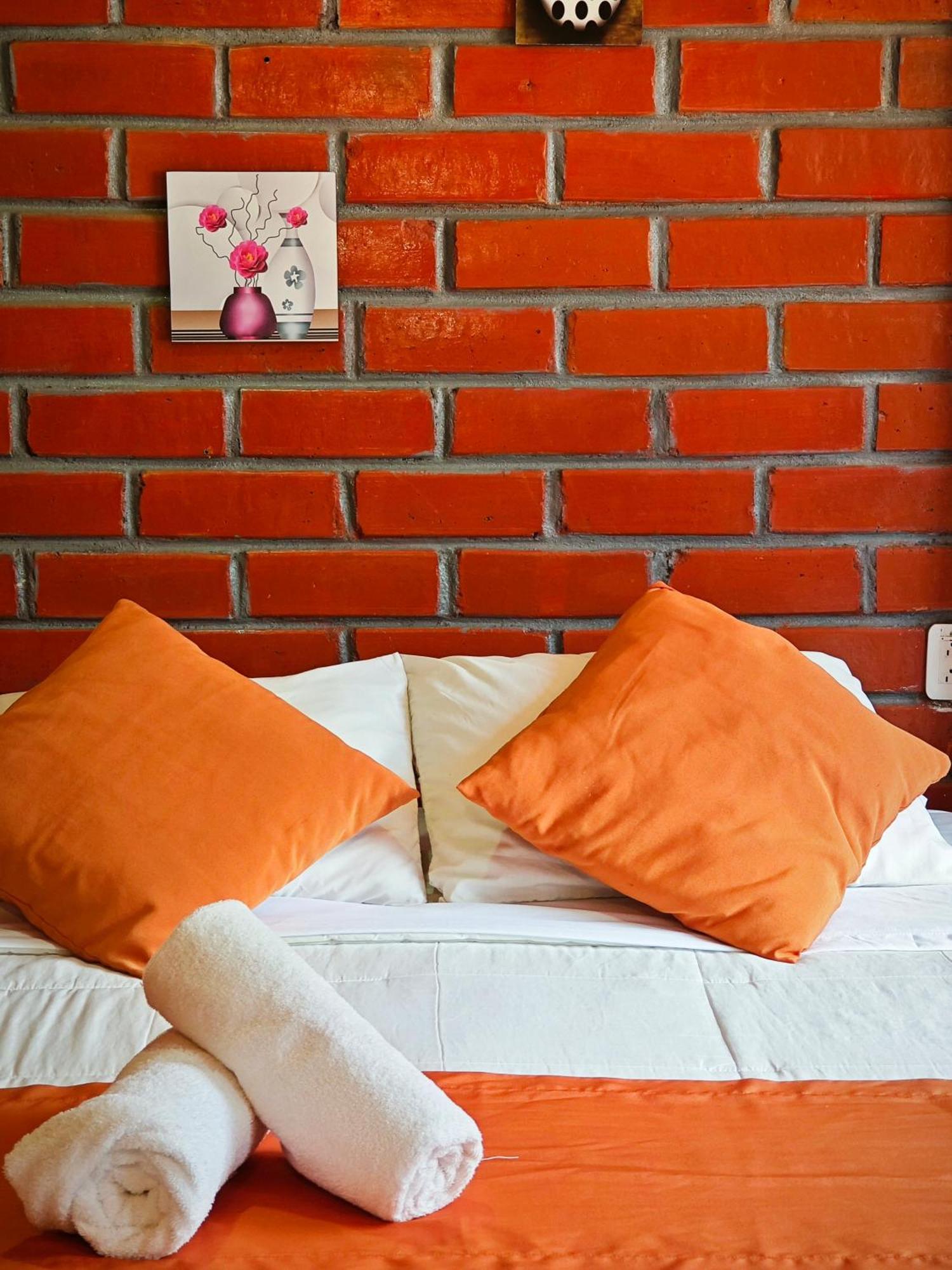 Garden House Hostal 바뇨스 외부 사진