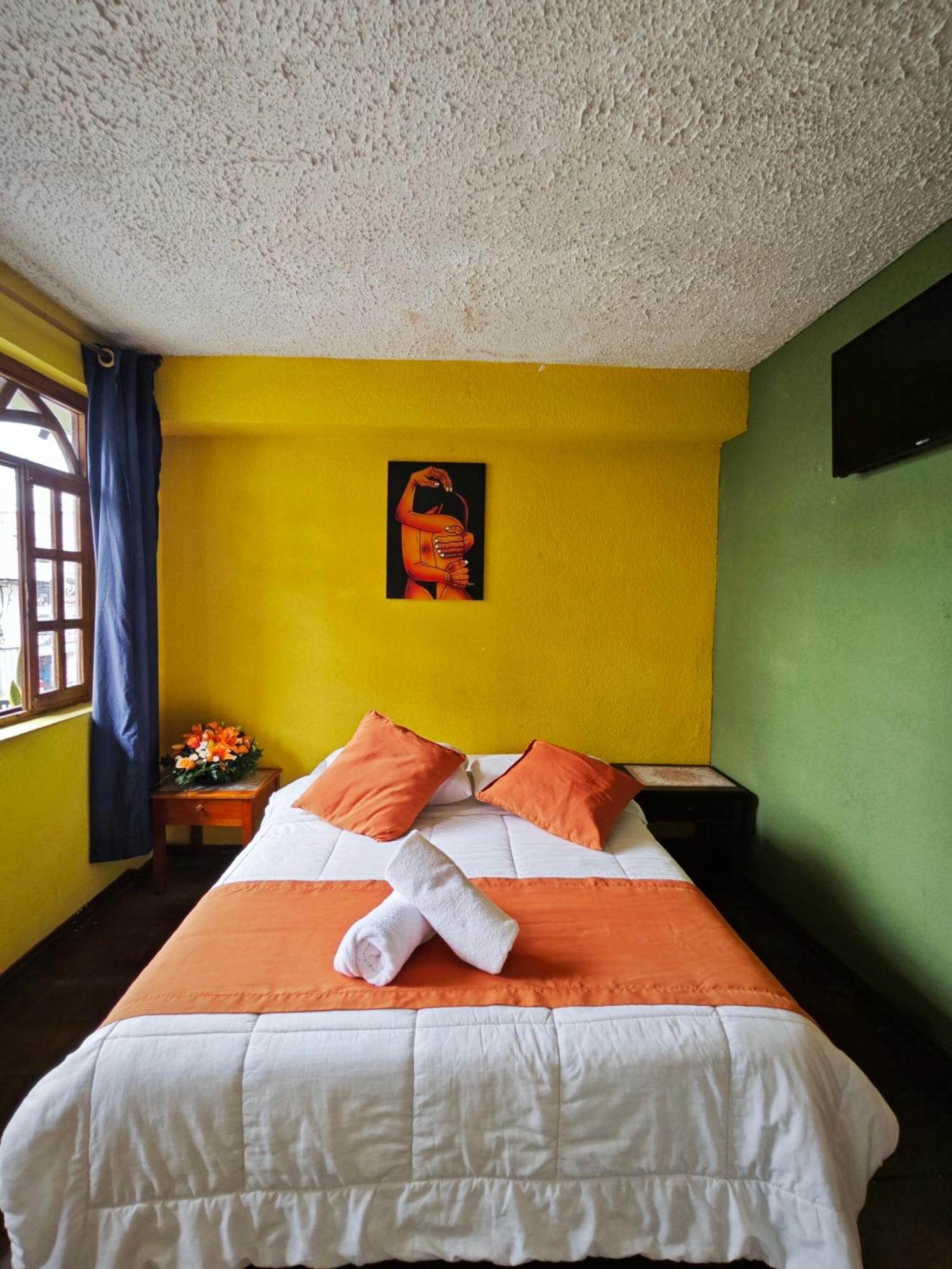 Garden House Hostal 바뇨스 외부 사진