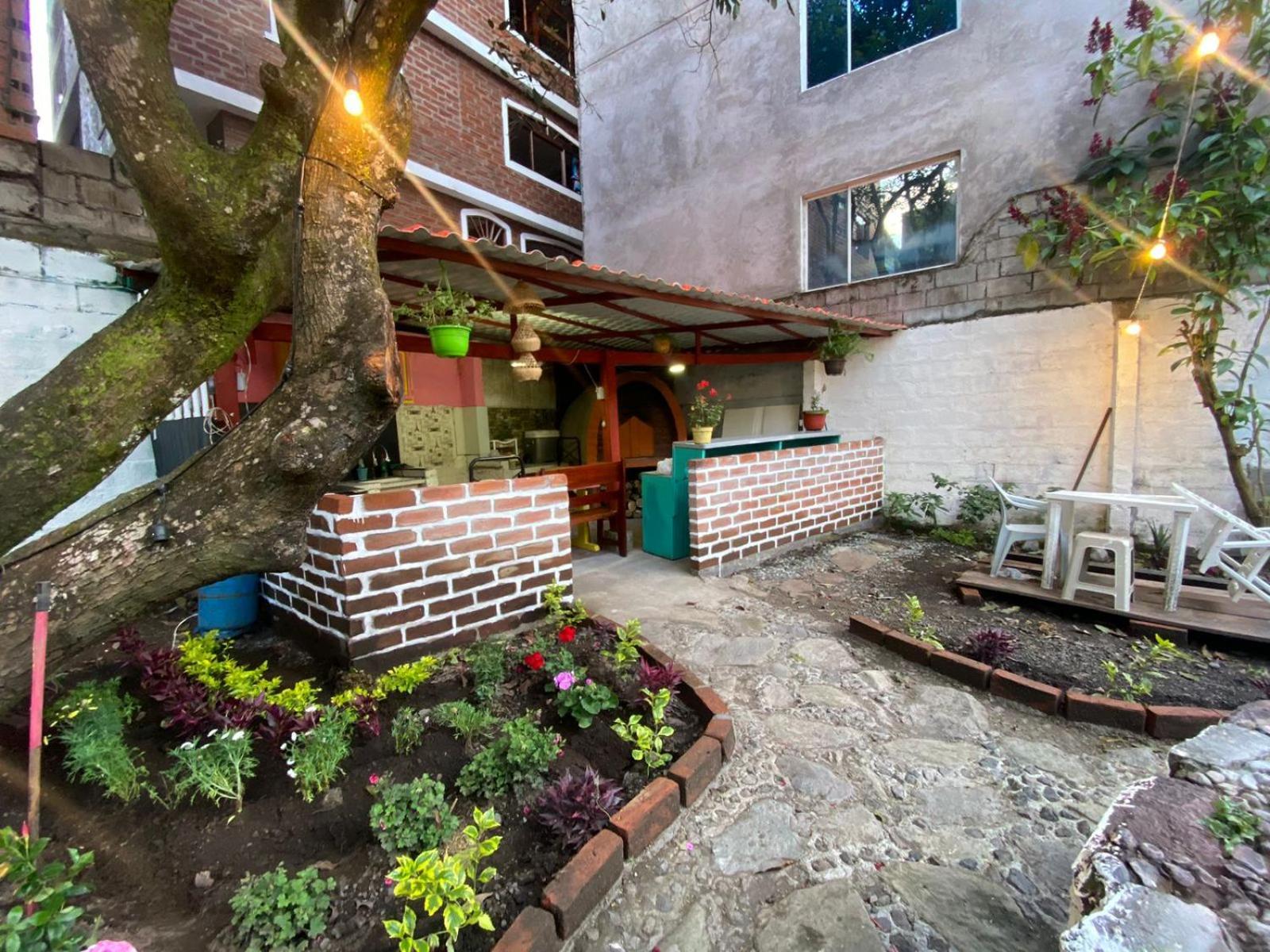 Garden House Hostal 바뇨스 외부 사진