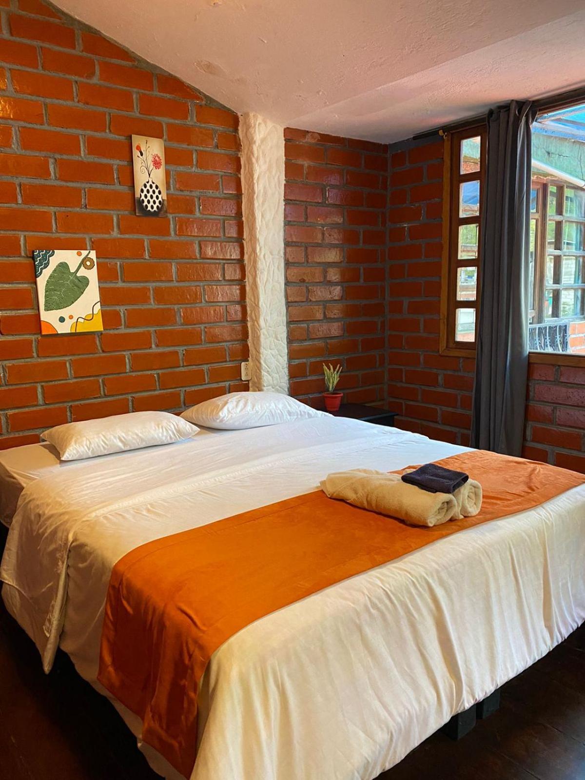 Garden House Hostal 바뇨스 외부 사진