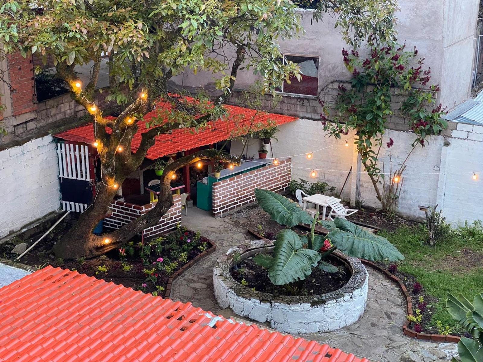 Garden House Hostal 바뇨스 외부 사진