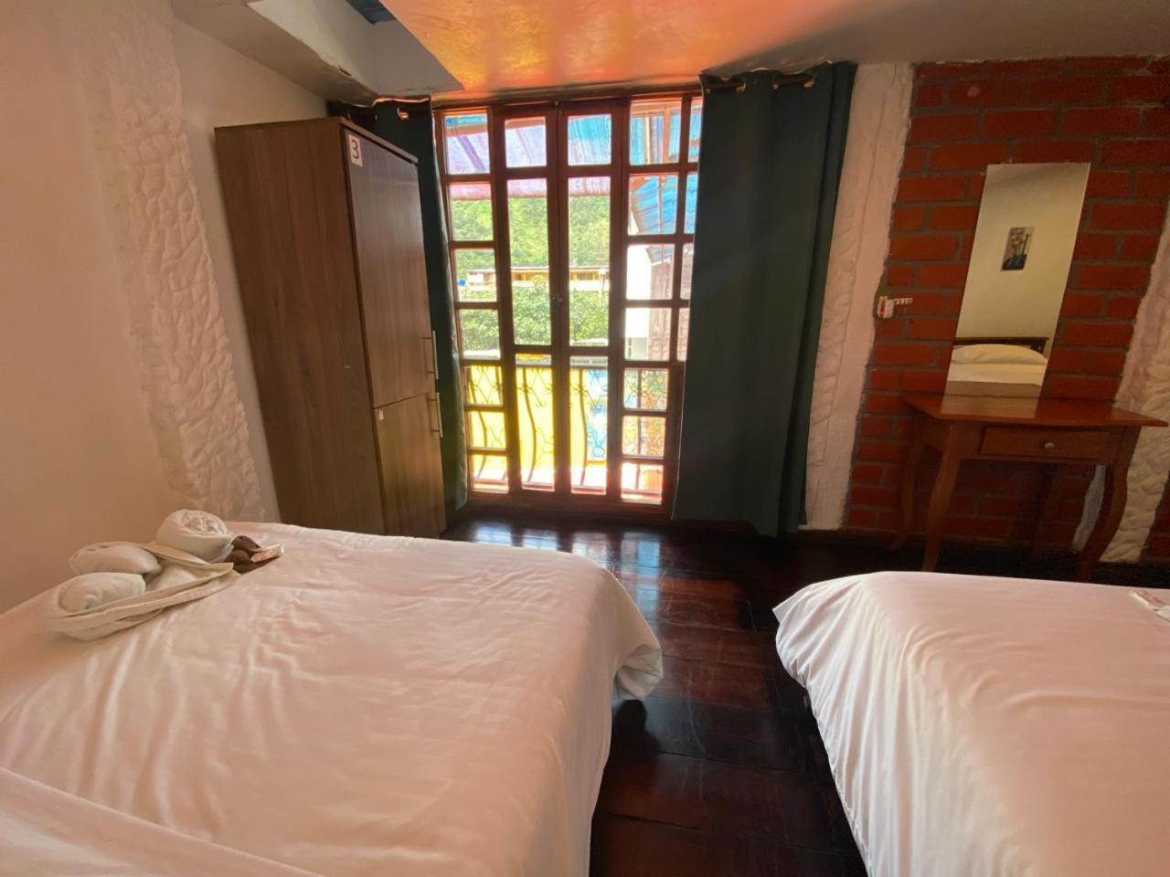 Garden House Hostal 바뇨스 외부 사진