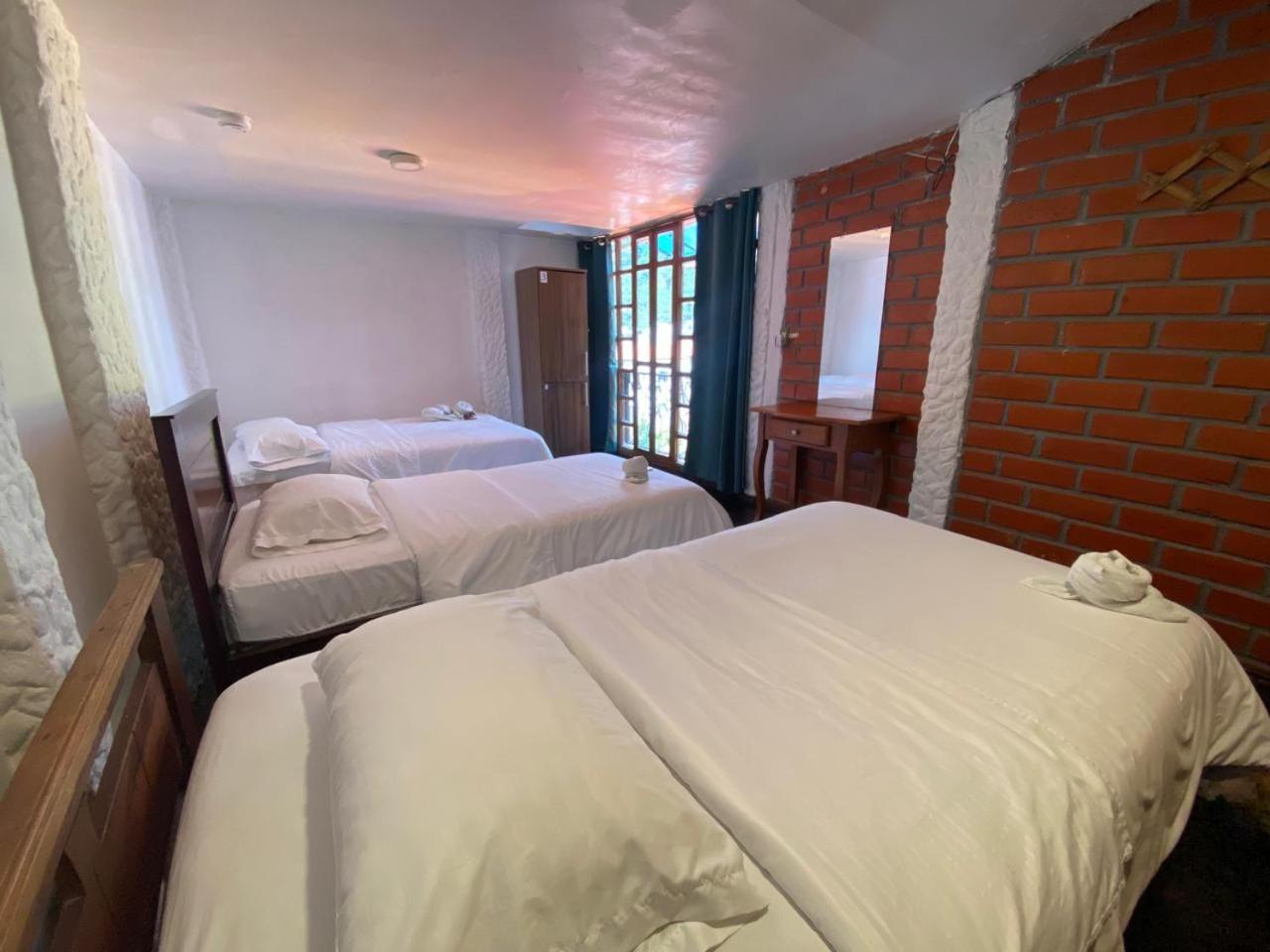 Garden House Hostal 바뇨스 외부 사진