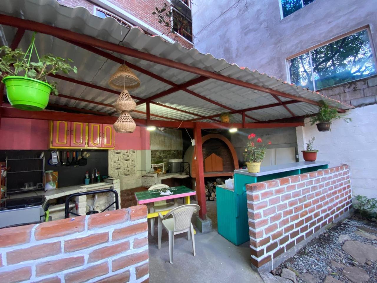 Garden House Hostal 바뇨스 외부 사진