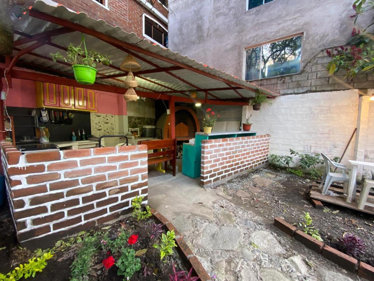 Garden House Hostal 바뇨스 외부 사진