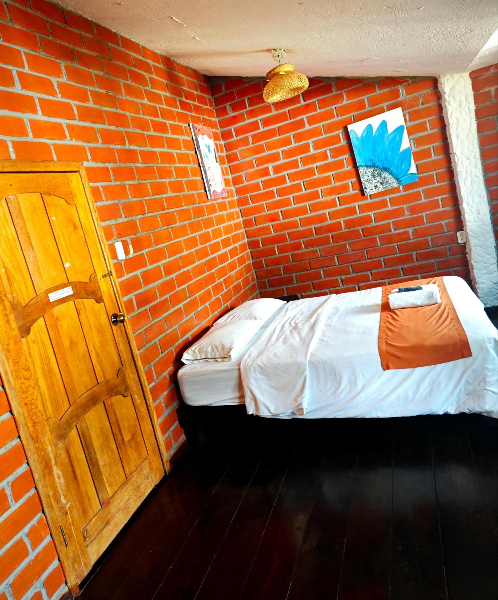 Garden House Hostal 바뇨스 외부 사진