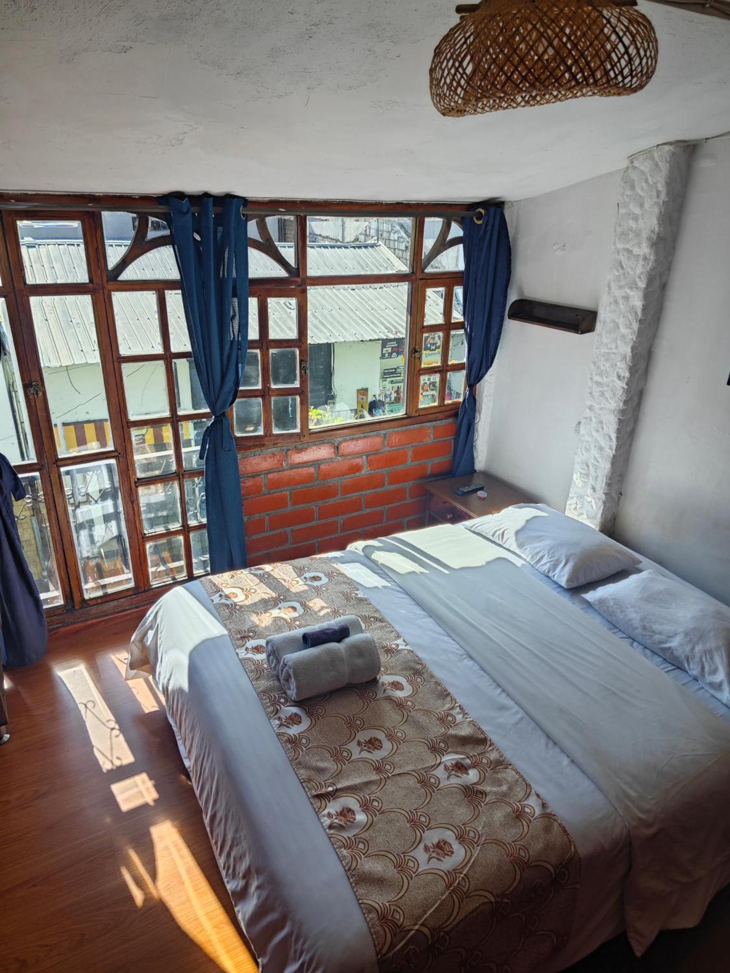 Garden House Hostal 바뇨스 외부 사진